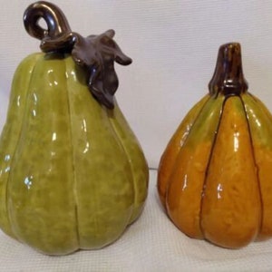 Coppia di zucche in ceramica decorazioni autunnali Halloween Ringraziamento 8,5 &quot;T e 6,5&quot; T