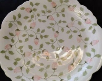 Unbranded Floral Plate Scalloped Rim White with Pink Flowers 10&quot;. EUC