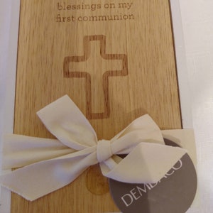 Demdaco Primera Comunión Caja de oración de madera con tarjetas de oración