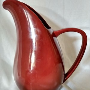 Vintage Vernon Kilns Casual CA. Jarro de cerâmica Borgonha 11,5&quot; T capacidade de 92 onças