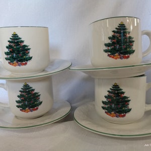Vintage GEI Christmas Tree Embossed Pinecones Coffee/Tea Cup and Saucer Set of 4, 1 cup Capacity 1970s