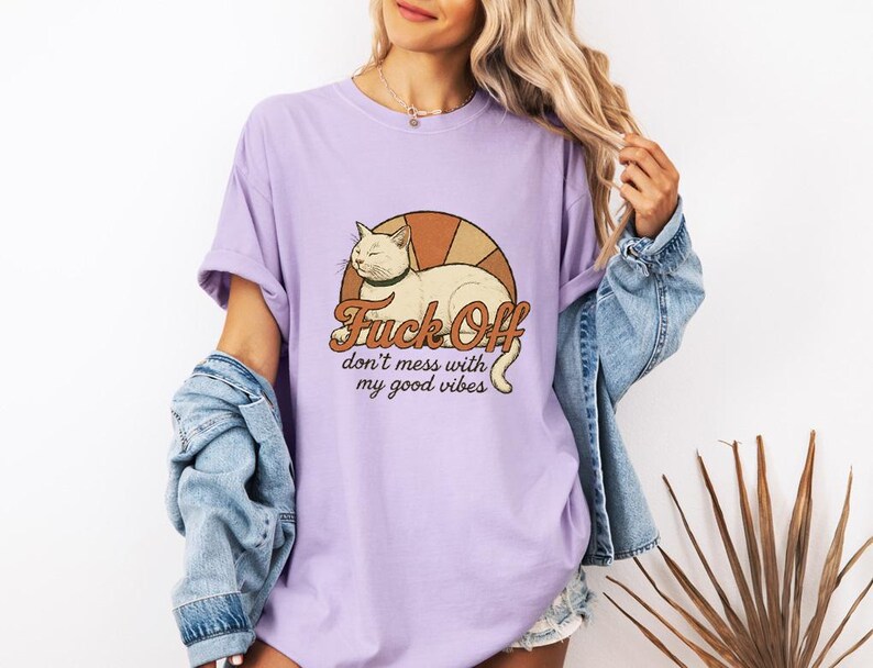 Vintage katt T-shirt, rolig sarkastisk grafisk t-shirt, bra vibbar unisex komfortfärger skjorta bild 4
