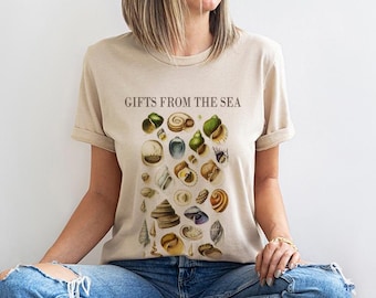 Camiseta «Regalos del Mar» / Camiseta con estampado vintage de conchas marinas / Camiseta con motivos de la naturaleza costera