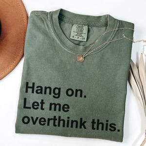 Moment mal, lass mich das nochmal überdenken – T-Shirt mit lustigem Text, minimalistisches Zitat-T-Shirt Bild 2