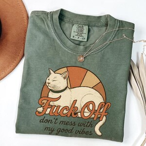Vintage katt T-shirt, rolig sarkastisk grafisk t-shirt, bra vibbar unisex komfortfärger skjorta bild 12