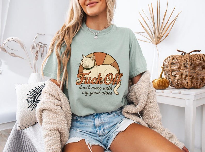 Vintage katt T-shirt, rolig sarkastisk grafisk t-shirt, bra vibbar unisex komfortfärger skjorta bild 5