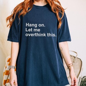 Moment mal, lass mich das nochmal überdenken – T-Shirt mit lustigem Text, minimalistisches Zitat-T-Shirt Bild 14