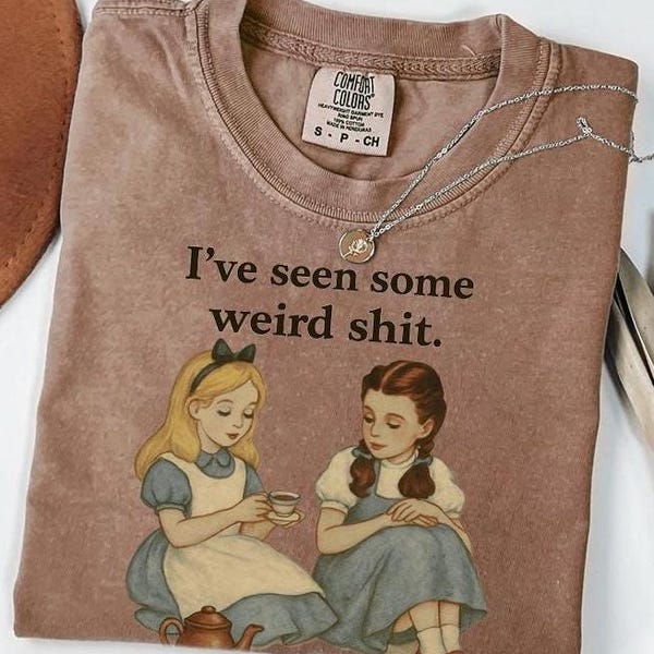 Camiseta "Cosas raras" - Camiseta gráfica vintage para chicas - Camiseta retro sarcástica para mujer