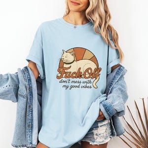 Vintage katt T-shirt, rolig sarkastisk grafisk t-shirt, bra vibbar unisex komfortfärger skjorta bild 17