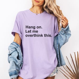 Moment mal, lass mich das nochmal überdenken – T-Shirt mit lustigem Text, minimalistisches Zitat-T-Shirt Bild 4