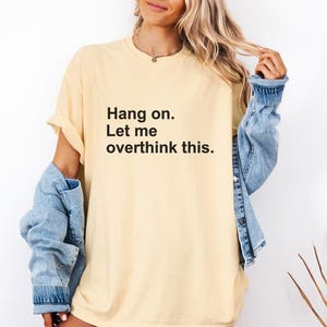 Moment mal, lass mich das nochmal überdenken – T-Shirt mit lustigem Text, minimalistisches Zitat-T-Shirt Bild 6