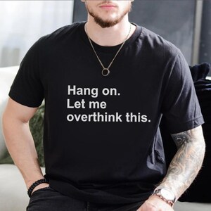Moment mal, lass mich das nochmal überdenken – T-Shirt mit lustigem Text, minimalistisches Zitat-T-Shirt Bild 13