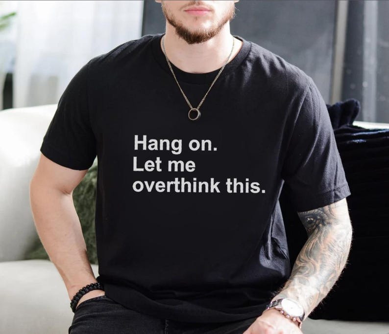 Moment mal, lass mich das nochmal überdenken – T-Shirt mit lustigem Text, minimalistisches Zitat-T-Shirt Bild 13