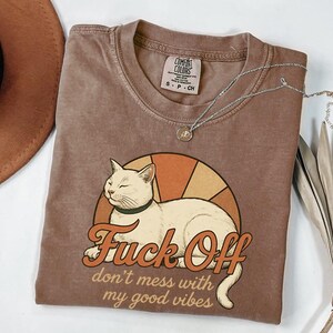 Vintage katt T-shirt, rolig sarkastisk grafisk t-shirt, bra vibbar unisex komfortfärger skjorta bild 11