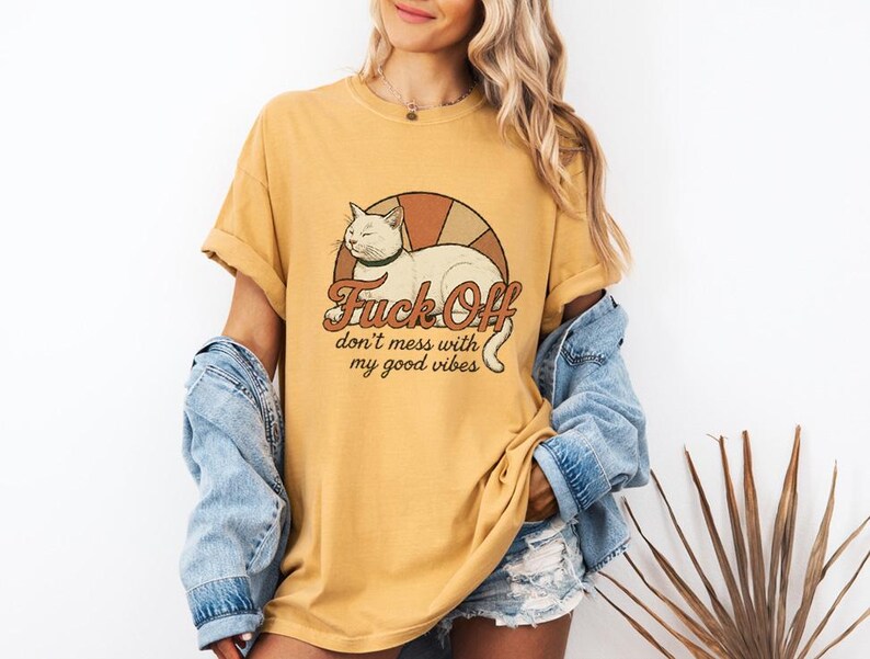 Vintage katt T-shirt, rolig sarkastisk grafisk t-shirt, bra vibbar unisex komfortfärger skjorta bild 3