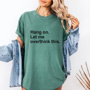 Moment mal, lass mich das nochmal überdenken – T-Shirt mit lustigem Text, minimalistisches Zitat-T-Shirt Bild 8