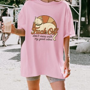 Vintage katt T-shirt, rolig sarkastisk grafisk t-shirt, bra vibbar unisex komfortfärger skjorta bild 18