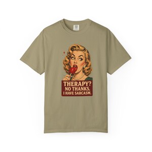 レトロな皮肉な女性グラフィックTシャツ、面白いメッセージTシャツ