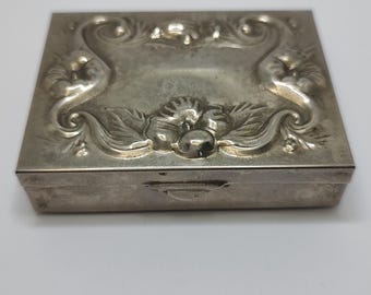 ヴィンテージの小さな小物入れ。3種類からお選びいただけます。小さな