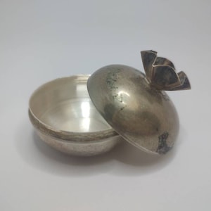 Boîte à bijoux vintage en argent 800, Italie : couvercle floral, finition patinée