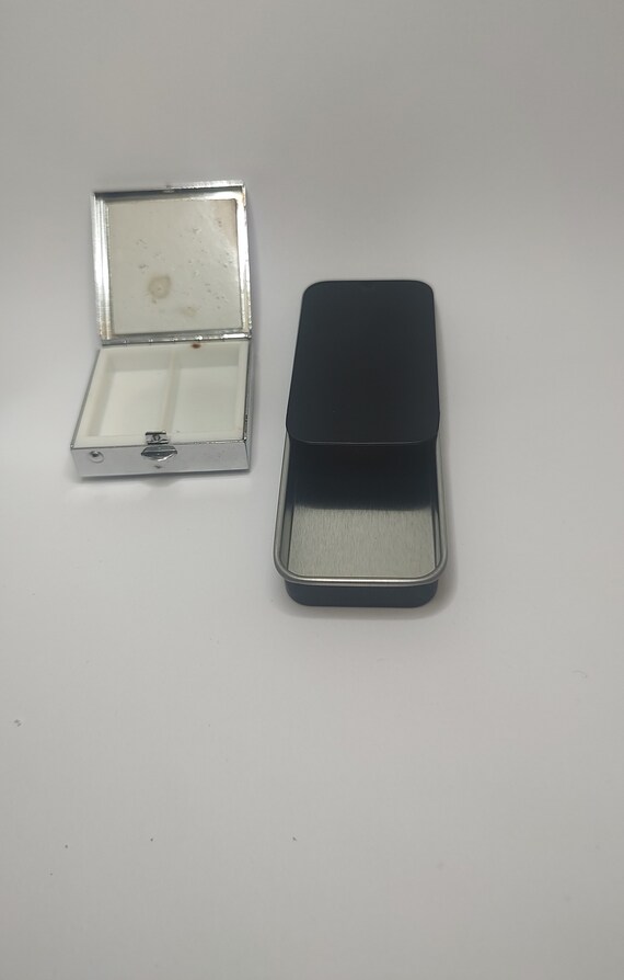 2 vintage pill box,tiny case - image 4