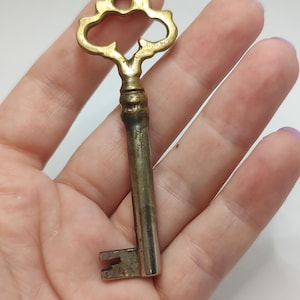 Vintage Ornate Metal Key: Open Barrel Pendant