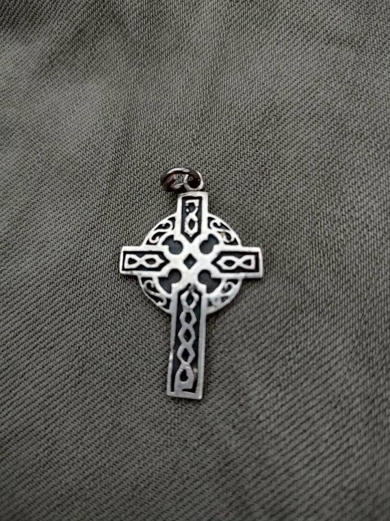 Pendentif Breton Vintage Croix Celtique – Argenté émaillé Vert – Ancien – Parfait état D'usage