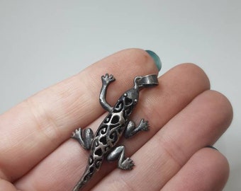 Sterling silver articulated legs lizard pendant,Signed Vintage Sterling Silver Lizard Pendant, Retro Reptile Necklace, Wildlife Charm, Gift