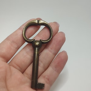 Llave antigua de latón adornada, llave coleccionable, llave de latón colgante