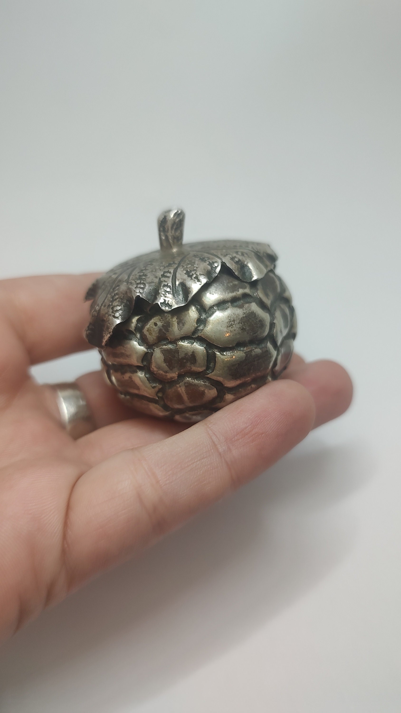 銀製品　彫金　黒檀　小箱　煙草入　小物入れ　アンティーク古美術品　シルバー925 銀製品 彫金 黒檀 小箱 煙草入 小物入れ アンティーク古美術品