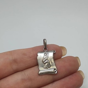Vintage Virgo zodiak hallmarked sterling silver pendant