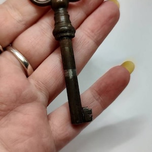 Authentic old skeleton key,antique english furniture metal key