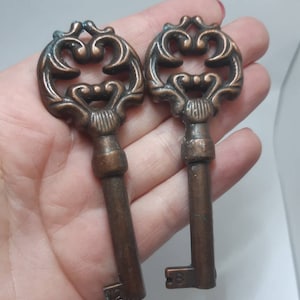 1 Seltener großer antiker französischer Schlüssel, Sammlerschlüssel Großer antiker Bronze-Skelettschlüssel, Vintage-Schlüsselanhänger, Sammlerschlüssel, antikes Dekor
