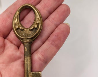Antique Bronze Ornate Brass Key: Collectible Pendant Key