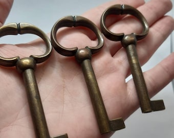 Vintage brass keys,skeleton keys