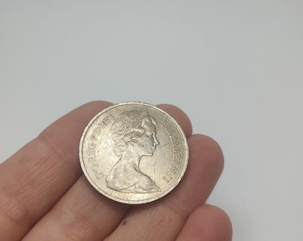 1977年 イギリス 50ペンス プルーフ硬貨：エリザベス2世女王、白銅製