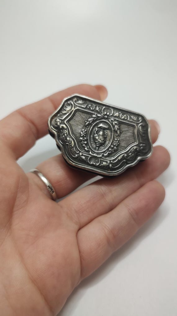 Antique Solid Silver Snuff Box: Neoclassical Cher… - image 5