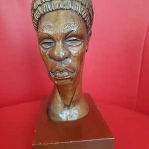 Realistic Wodden African Bust Sculpture
