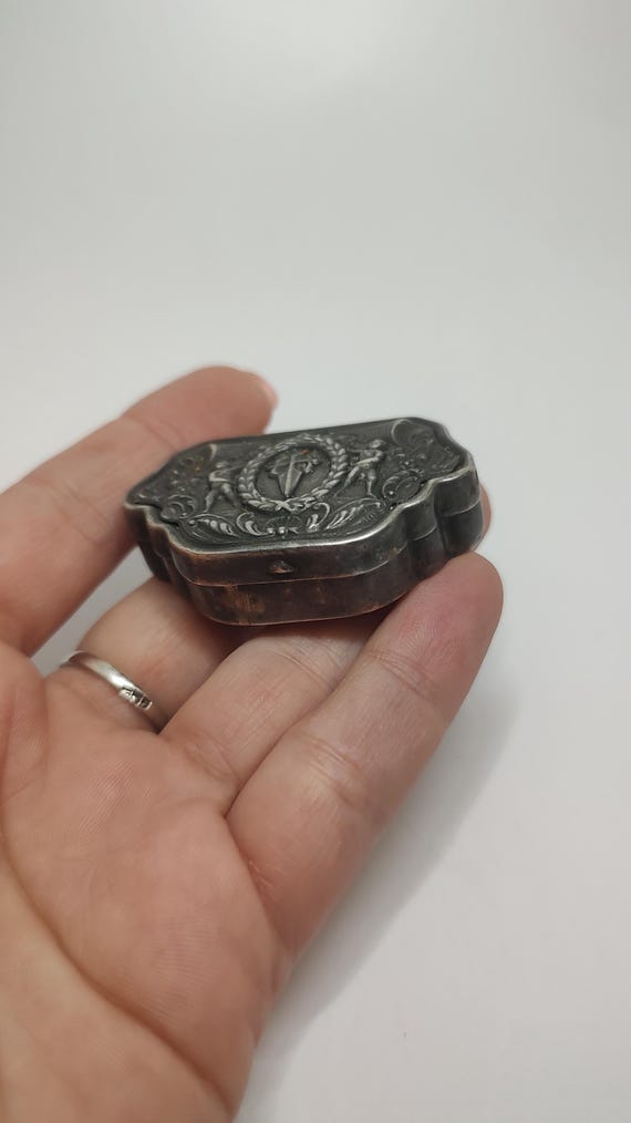 Antique Solid Silver Snuff Box: Neoclassical Cher… - image 7