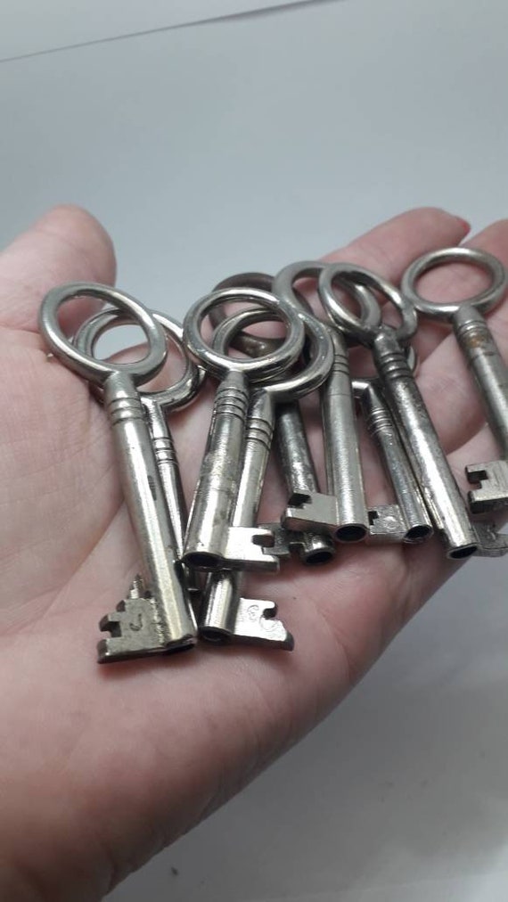 Vintage Metal Keys Lot: Open Barrel Craft Keys