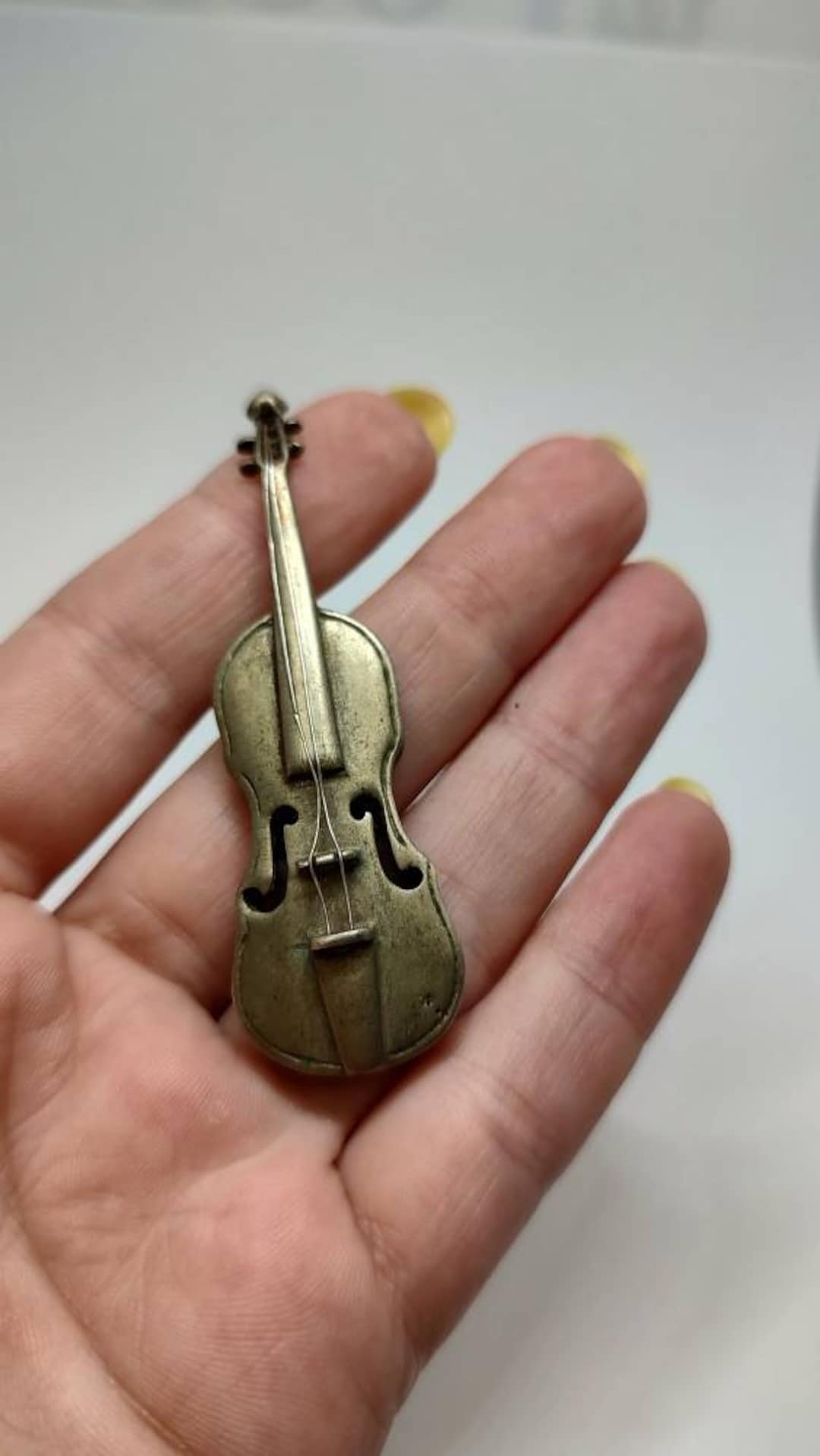 Silver violin online
