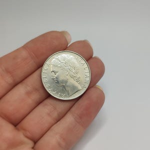 Vintage 1980 Italian 100 Lire Coin: Minerva, Bay Tree Design