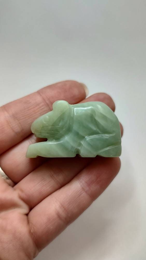 翡翠のネズミの置物：手彫りの宝石のネズミの飾り - Etsy 日本