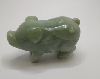彫刻された緑色の翡翠の豚の置物：ヴィンテージ風水幸運動物像 - Etsy 日本