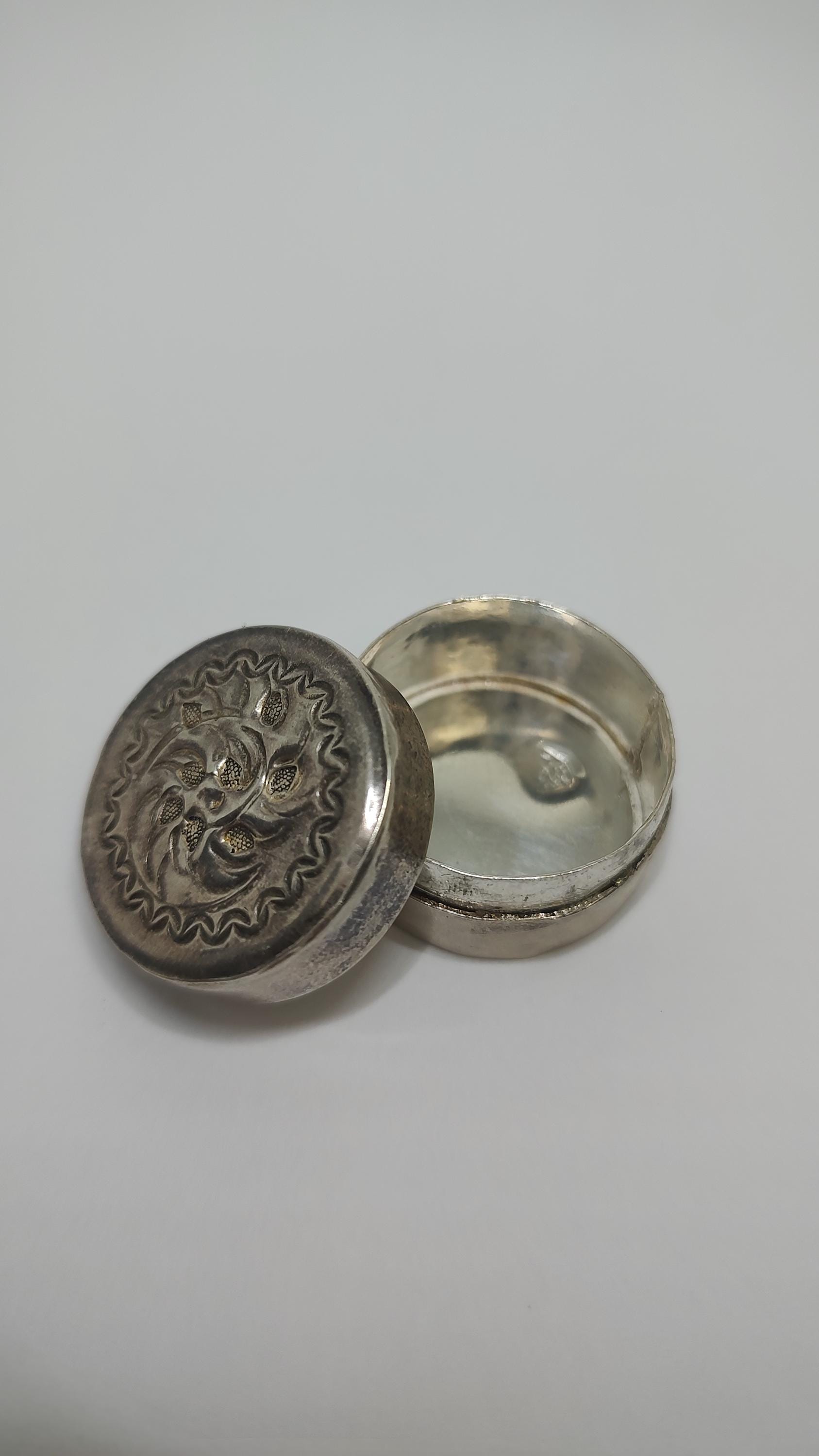 Vintage antique sterling silver pill box - Etsy 日本