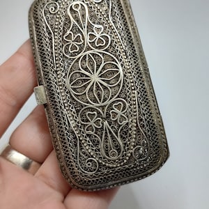 Scatola portaoggetti antica e rara in argento massiccio con filigrana realizzata a mano in stile Art Nouveau, scatola per sigarette antica