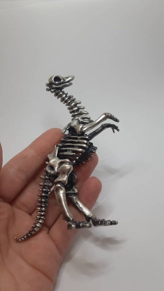 ELDRESO Bone Dinosaur Long エルドレッソ Dinosaur skeleton up for auction at Sotheby's NYC