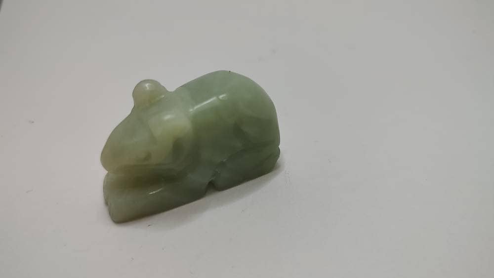 翡翠のネズミの置物：手彫りの宝石のネズミの飾り - Etsy 日本
