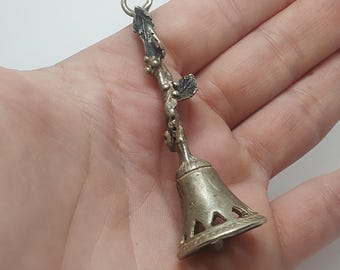 手彫り翡翠イルカの置物：宝石の彫像、2体セット - Etsy 日本