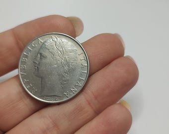 Vintage 1982 Italian 100 Lire Coin: Minerva, Bay Tree, Collectible